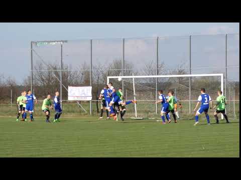 Orzeł Unin - Sęp: rzut rożny dla Sępa, piłka zostaje uderzona ponad poprzeczką