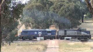 preview picture of video 'El Zorro Grain Train Near Chesney.  Sat 30/04/11'