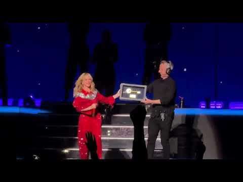 Kylie Minogue Gets a Key to the 21 Club at the O2 Arena, London - 03/06/2025
