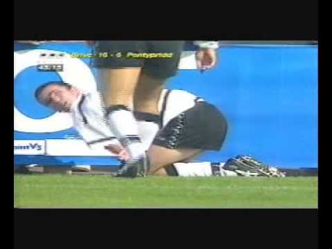 22-Battle of Brive Gareth Wyatt makes a break