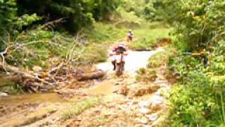 preview picture of video 'TrilheirosBP Travessia de riacho em Valença RJ'