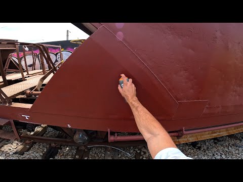 Chill Graffiti Session on Freight Train