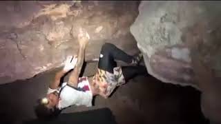 Video thumbnail of Le blef, V5. Igatu