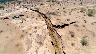 Земля расколола дорогу в Мексике напополам - Видео онлайн