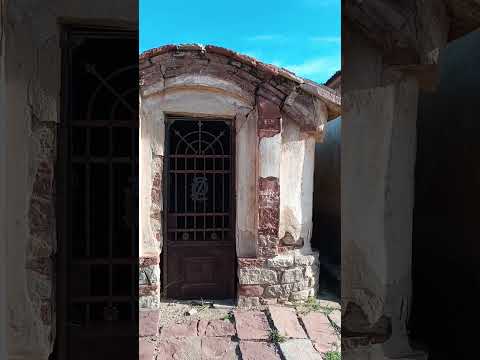 Tumba a la vista Yavi Jujuy 🇦🇷 #fyp #cementerio #terror #tumba #aventura #pueblo