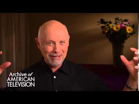 Hector Elizondo discusses wearing a toupee on "Kojak" - EMMYTVLEGENDS.ORG