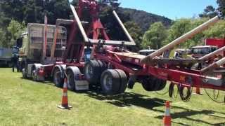 preview picture of video 'Self loading trailer demo at whangarei truck show'