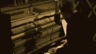 Radiohead&#39;s Videotape Played in Reverse (beautiful)