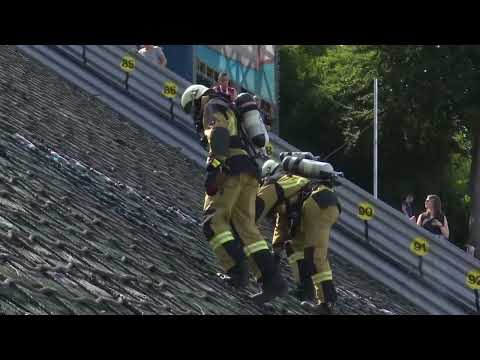 'Toughest 400m on planet' - 1000 men & women attempt 'Red Bull 400'.