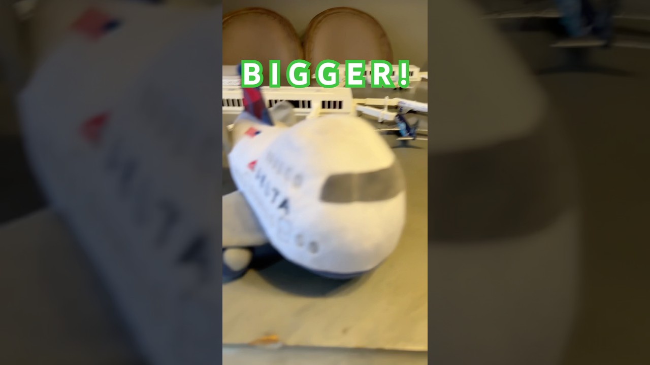 Bigger #funny #airplane #aviation #memes #trending Subscribe!