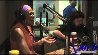 V 101.9:  India Arie sings &quot;Pearls&quot; &amp; &quot;Ghetto&quot;