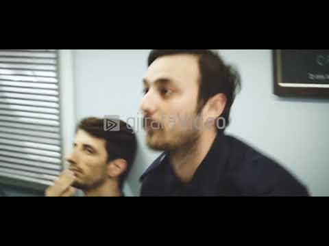 "Po a m'the vet ti hajde mas meje mos t'bi n'sy që kom ardh i fundit?"