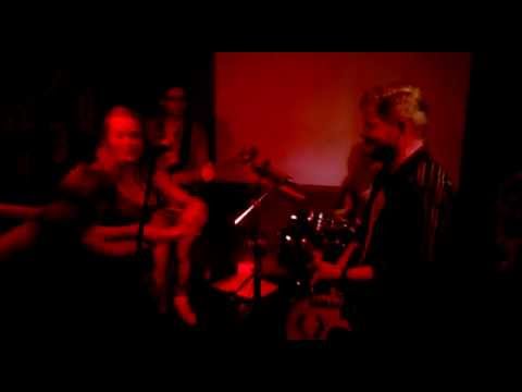 Hamleti-Kdyby tady byla taková panenka