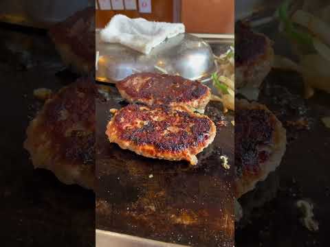 [Almuerzo de 900 yenes en un restaurante teppanyaki de larga trayectoria dirigido por una pareja de ancianos] [Nombre de la tienda] Steak House Fuji [Ubicación] Ikejiri Ohashi [Menú] Filete de Hamburgo (almuerzo) Contenido: Filete de Hamburgo, arroz, sopa de miso, pepinillos ¥900 (impuesto incluido)