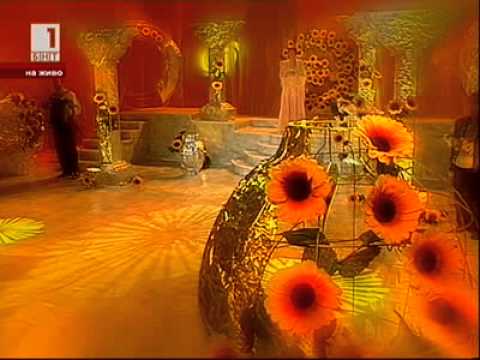 Sofi Marinova singing Bulgarian folklore song - "Danyova mama"