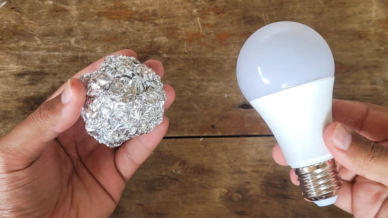 Basta botar papel alumínio na lâmpada de led e você ficará surpreso
