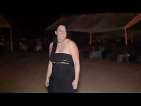 une toubab danse au sabar de hlm rte de dakar