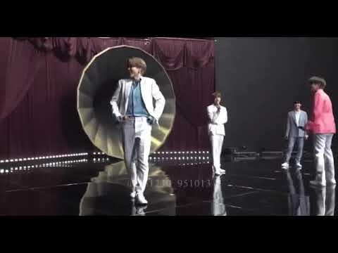 Taehyung trying to do Jimin's flipping 😄💜~