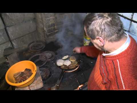 Mają siedmioro dzieci i mieszkają w jednym pokoju. Pieniędzy brakuje na wszystko.