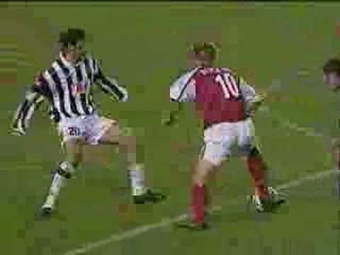 Bergkamp fa impazzire Montero in Arsenal - Juventus