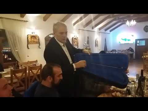 Senatorul Nicolae Moga cu vioara