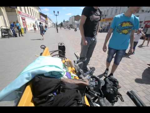 Тамбовчан научили жонглировать и передвигаться на ходулях