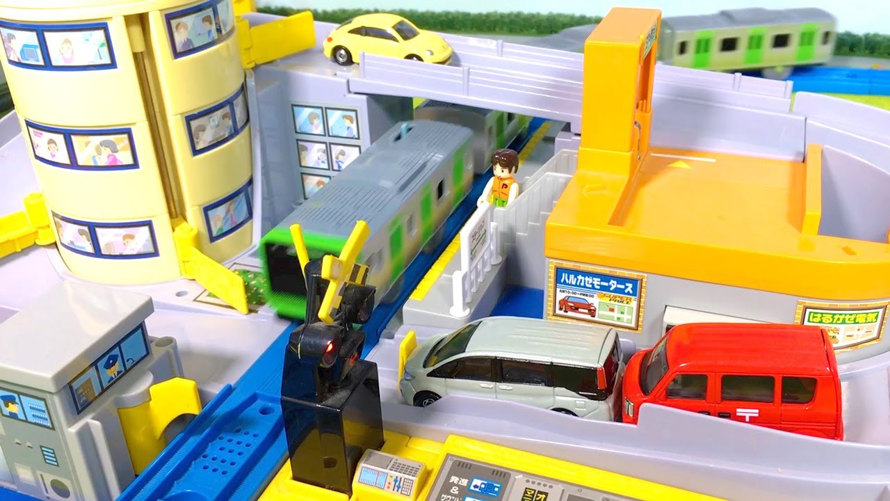 プラレール 山手線 中央線が立体交差を走行！踏切を通過したり坂を下るよ☆