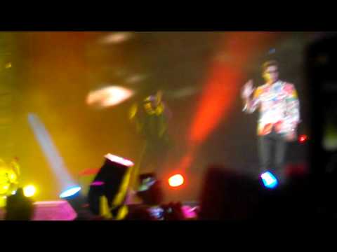 (Fancam) F1 Grand Prix 230911 GD TOP SEUNGRI -HOW GEE
