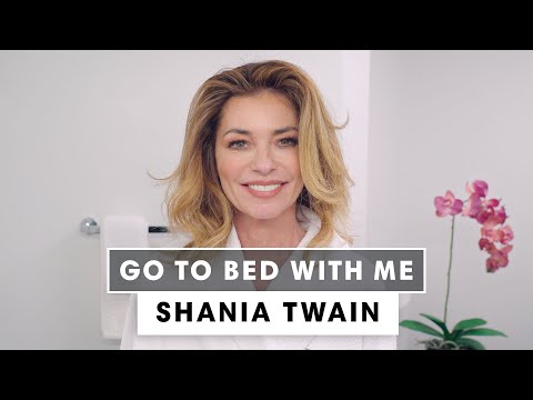 シャナイア・トゥエイン、オリーブオイルと砂糖でメイクを落とす｜Go To Bed With Me｜Harper's BAZAAR｜ハーパーズ バザー (Shania Twain Removes Her Makeup With Olive Oil & Sugar | Go To Bed With Me | Harper's BAZAAR)
