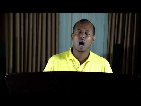 Kizito Mihigo Interprète "MUTIMA UDUKUNDA CYANE" - (Chanson traditionnelle catholique rwandaise)