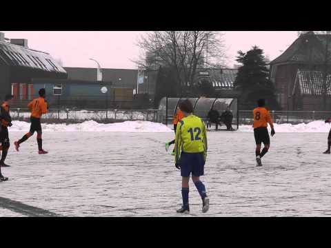 26 jan 2013 Hooglanderveen C1 - VV De Meern C1 vr 0-8 Doelpunt Sander, assist Rogier