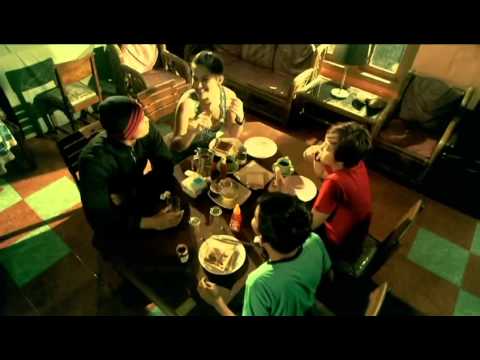 Adegan dalam filem Pocong Pasti Berlalu