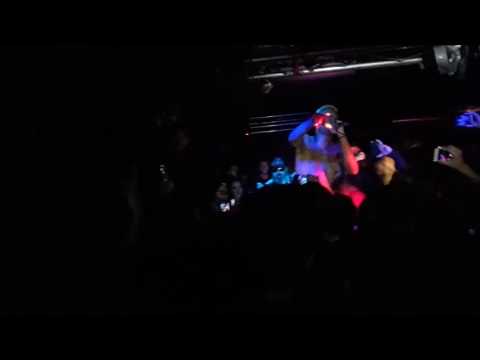 Bello FiGo ft The GynoZz - Non Pago Affitto - Live 30/11/2016 Milano