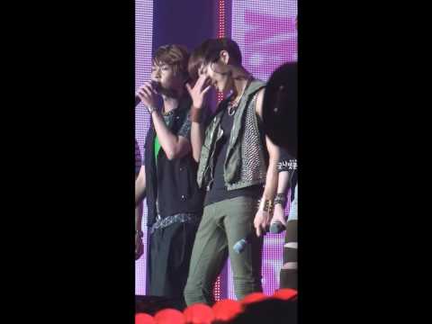 [Fancam] 120808 Eye Contact with Jonghyun - Sexy Tongue Action @ Etude PPP