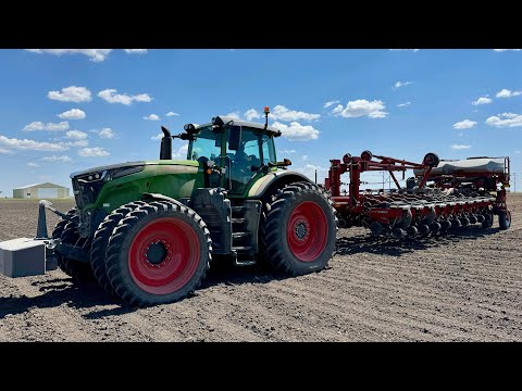 NEW FENDT 1042 Pulling CASE IH Planter!!