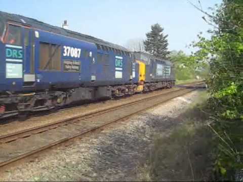37087 and 37667 Valley-Crewe flask train