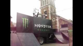 preview picture of video 'Fred Crosset & Chris Bruand en démo de moto trial a Jalhay !'