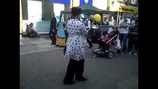 preview picture of video 'Big Fest Uxbridge 2013 Street Performer'
