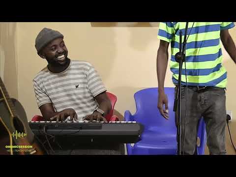 Hechihucho at onemicsession live performance.