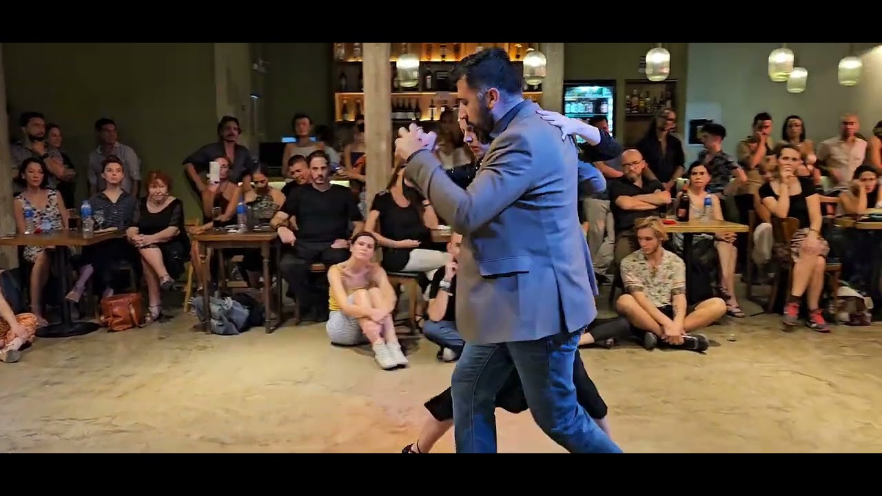 Video thumbnail for Andrés Molina y Natacha Lockwood en Milonga Muy Martes en 07/03/23 - 4/4