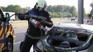preview picture of video 'Ongeval met beknelling A7 thv verkeersplein Joure'