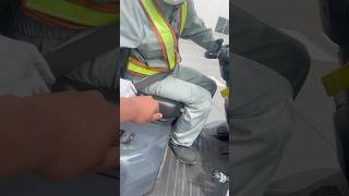 おじいちゃんに巨大蛾ドッキリ