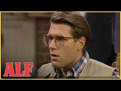 Can Willie's Brother Keep ALF a Secret? | S4 Ep8 Clip