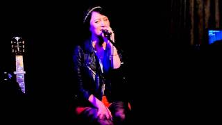 Roxanne Emery Live - The Fall