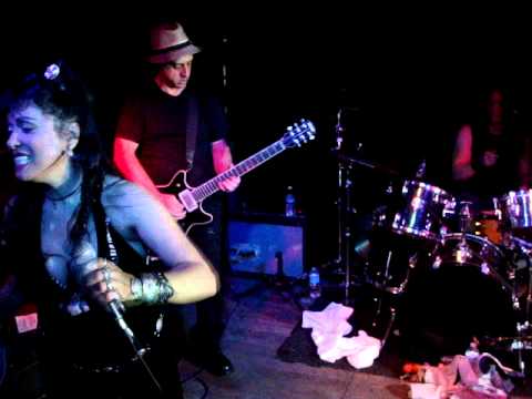 Annabella Lwin - Bow Wow Wow - I Want Candy - live @ Bowery Electric NYC