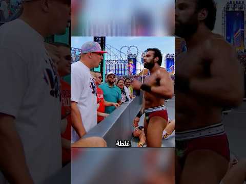 لقطة مجنونة من مشجع داخل الحلبة