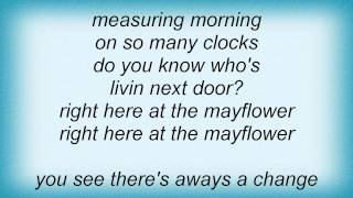 Barry Manilow - Do You Know Who&#39;s Livin&#39; Next Door Lyrics_1