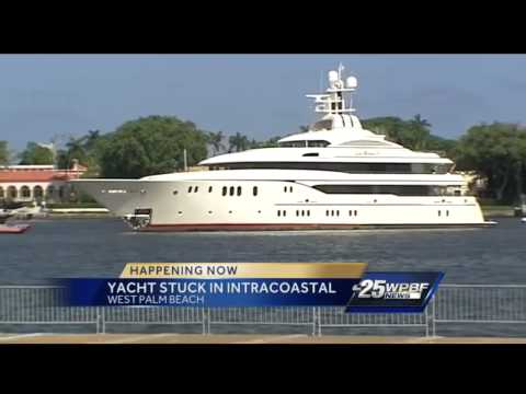 Yacht blocks Intracoastal Waterway