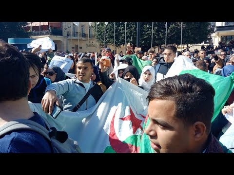 الجزائر قايد صالح يحذر من الخروج عن الدستور والطلاب يواصلون احتجاجاتهم