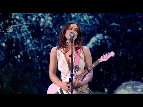Wet Leg – Chaise Longue (Live at the BRIT Awards 2023)